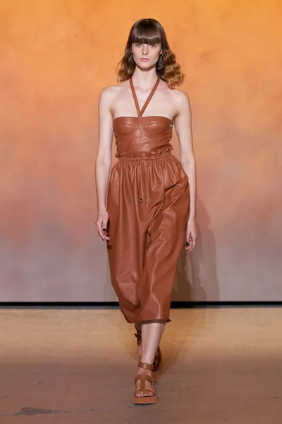 Look 16